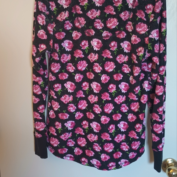 Betsey Johnson - Picture 3 of 4